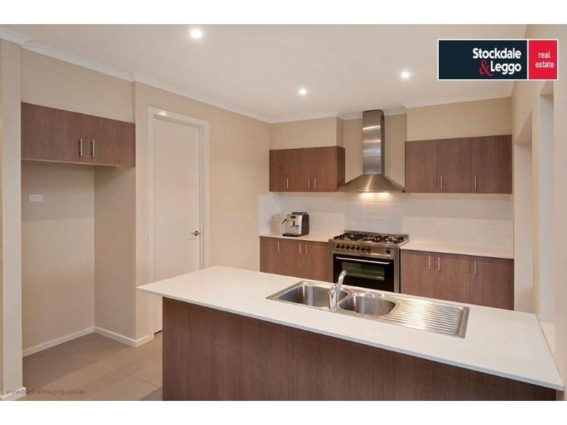 47 Vaucluse Boulevard, Sanctuary Lakes VIC 3030