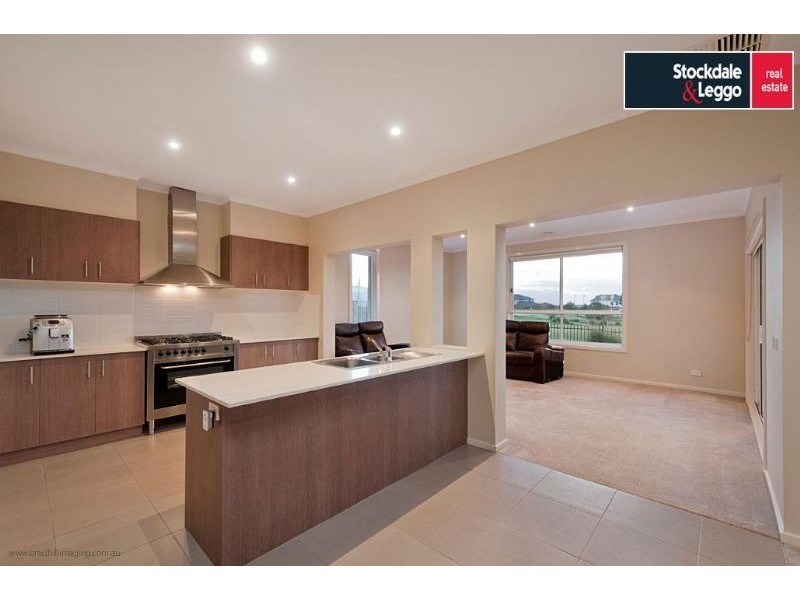 47 Vaucluse Boulevard, Sanctuary Lakes VIC 3030