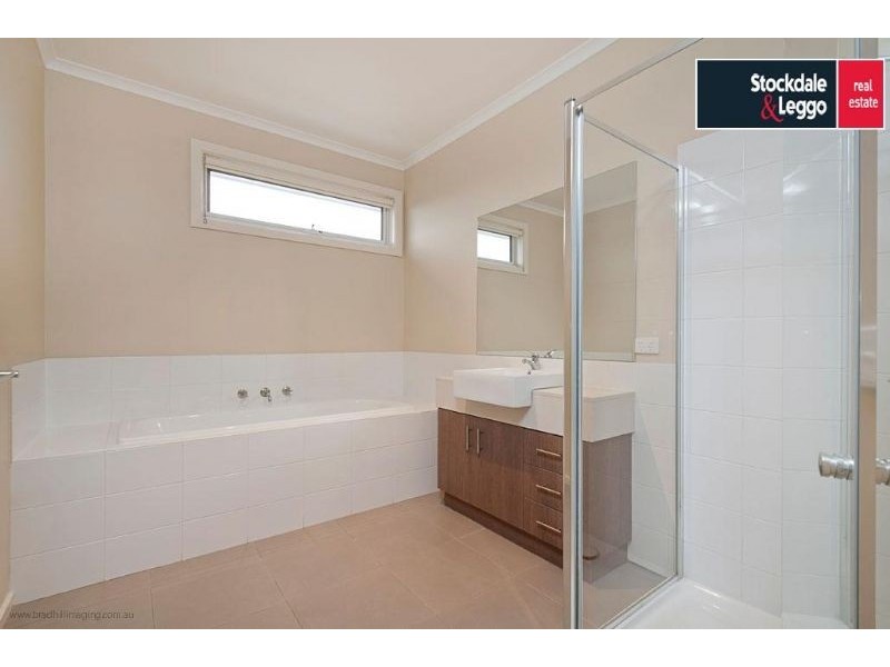 47 Vaucluse Boulevard, Sanctuary Lakes VIC 3030