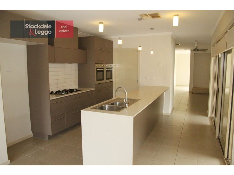 15 Greenfinch Court, Williams Landing VIC 3027