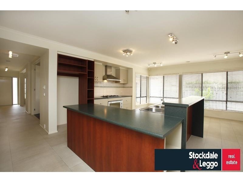 3 Morning Close, Sanctuary Lakes VIC 3030