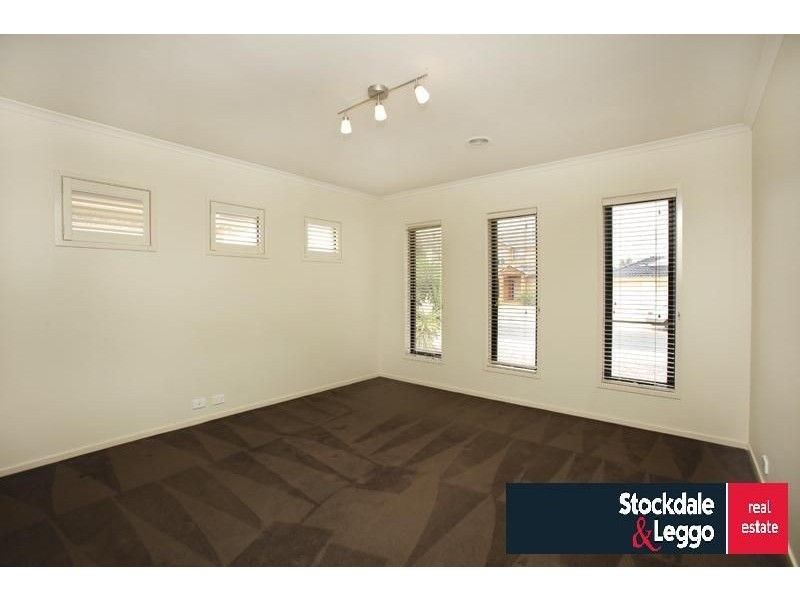 3 Morning Close, Sanctuary Lakes VIC 3030
