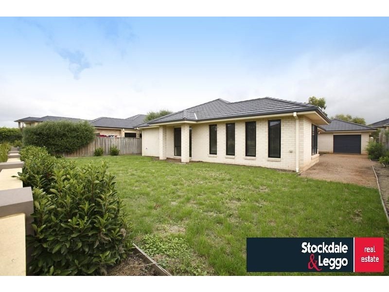 3 Morning Close, Sanctuary Lakes VIC 3030
