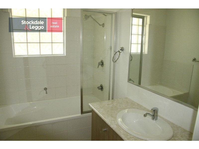 2/23-25 Finch Road, Werribee South VIC 3030