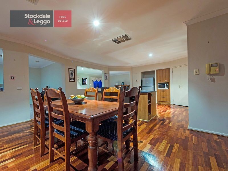 17 Ellesmere Way, Truganina VIC 3029