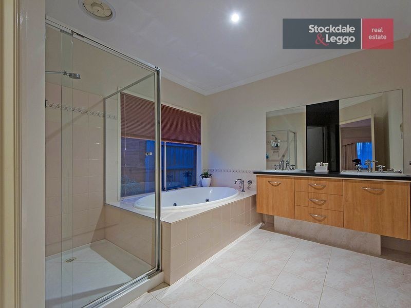 17 Ellesmere Way, Truganina VIC 3029