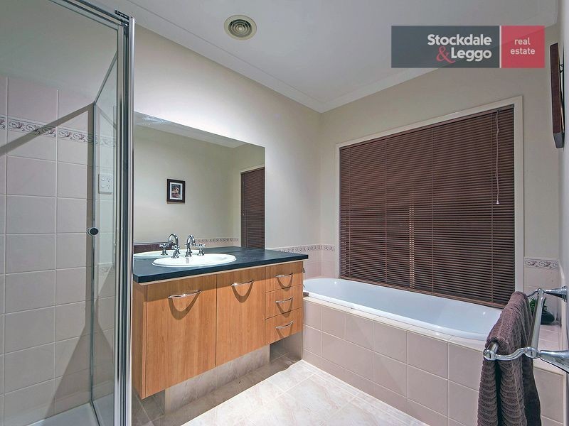 17 Ellesmere Way, Truganina VIC 3029