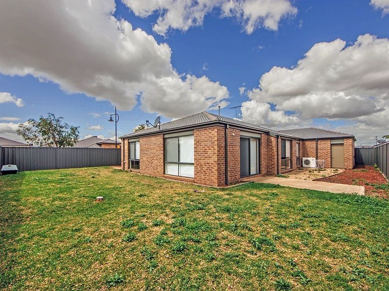 2 Kingbird Avenue, Tarneit VIC 3029
