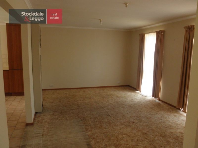 2/29 Deutgam Street, Werribee VIC 3030