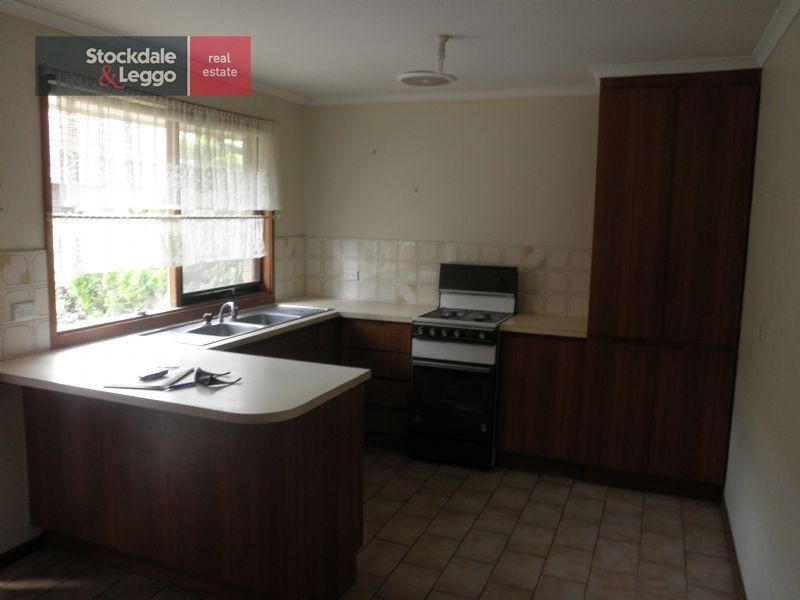 2/29 Deutgam Street, Werribee VIC 3030
