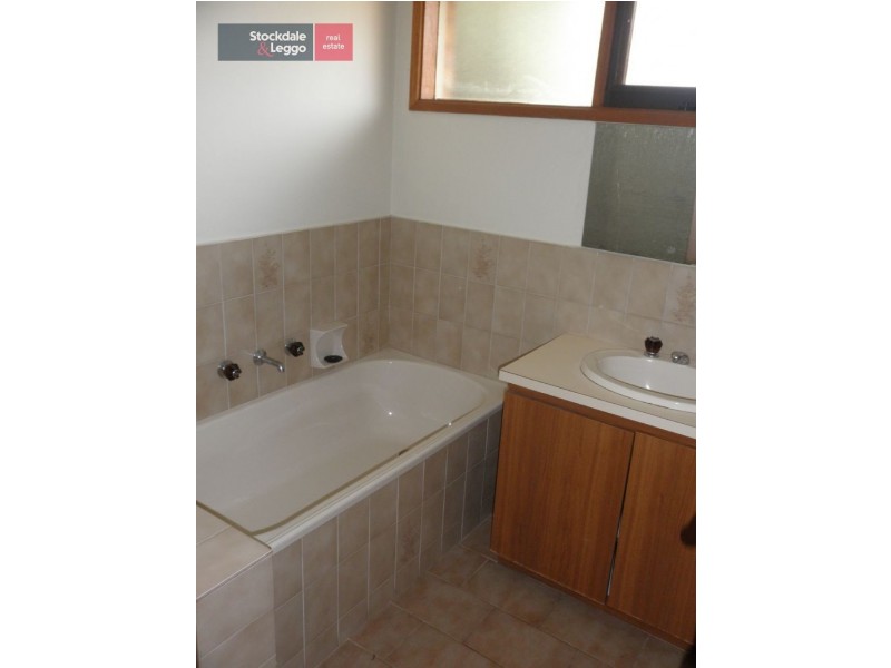 2/29 Deutgam Street, Werribee VIC 3030