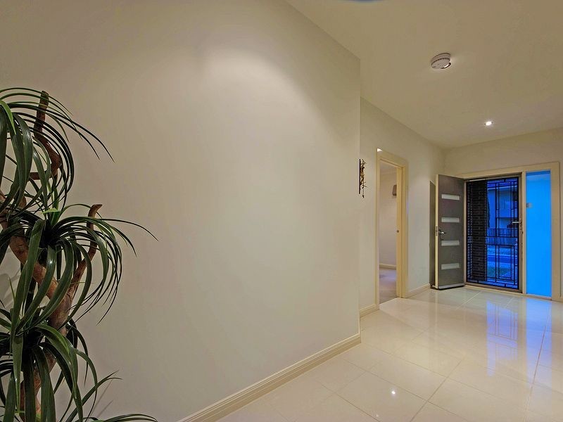 20 Boathouse Place, Sanctuary Lakes VIC 3030