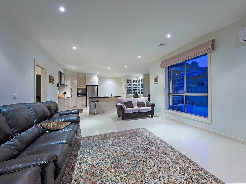 20 Boathouse Place, Sanctuary Lakes VIC 3030