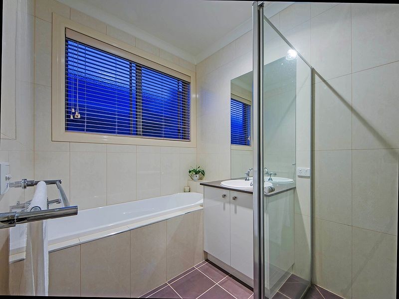 20 Boathouse Place, Sanctuary Lakes VIC 3030