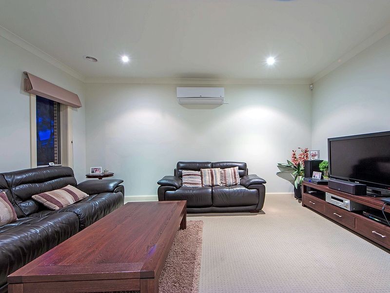 20 Boathouse Place, Sanctuary Lakes VIC 3030