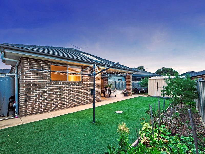 20 Boathouse Place, Sanctuary Lakes VIC 3030