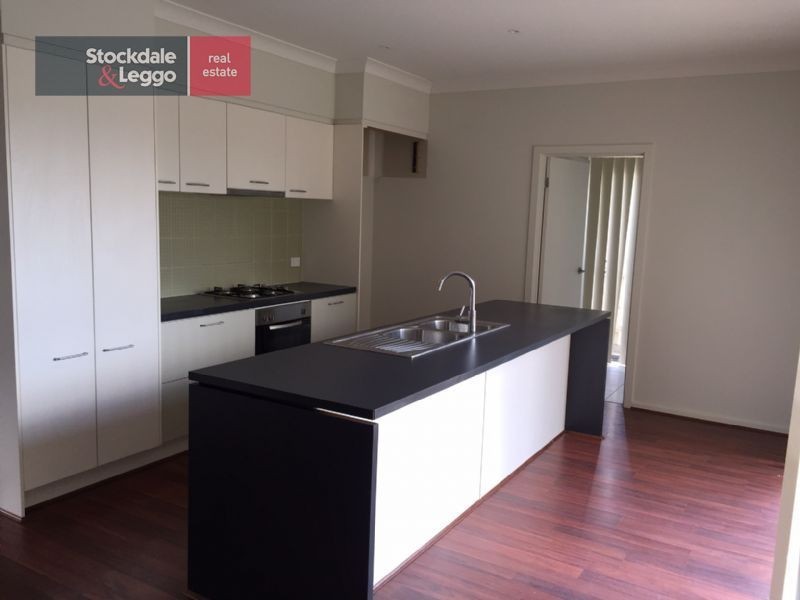 6 Eloura Circuit, Taylors Hill VIC 3037