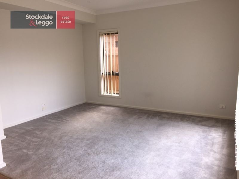 6 Eloura Circuit, Taylors Hill VIC 3037