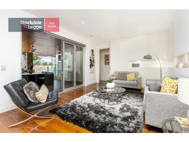 21 Manhattan Close, Sanctuary Lakes VIC 3030