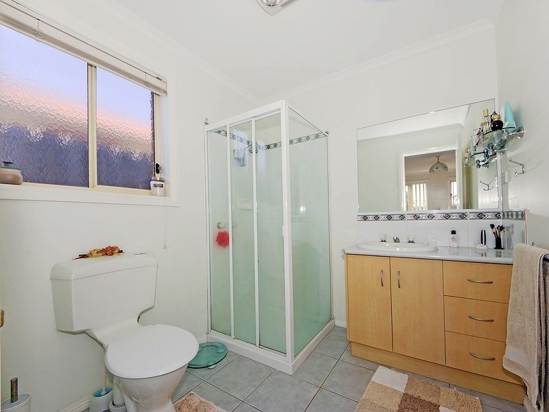 21 Finchley Park Crescent, Tarneit VIC 3029