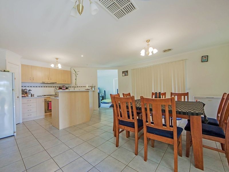 21 Finchley Park Crescent, Tarneit VIC 3029