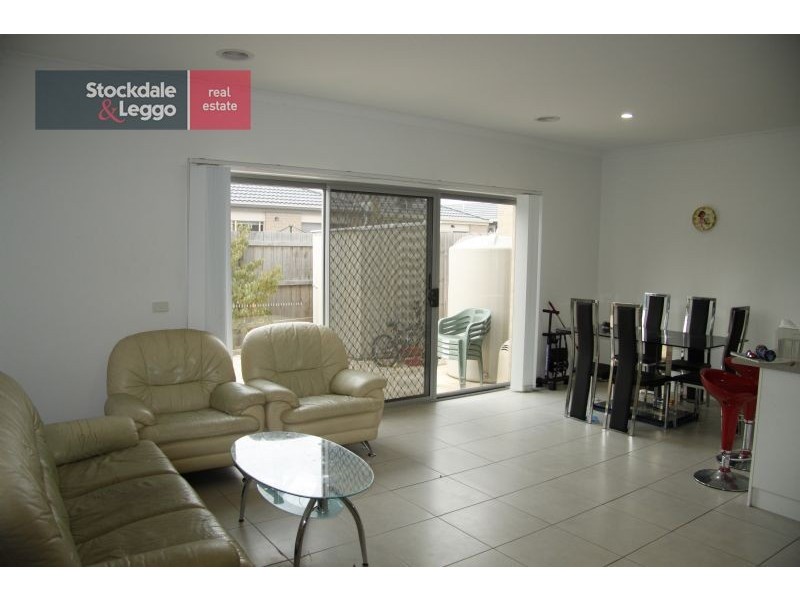 2/36 Bridle Path Drive, Truganina VIC 3029