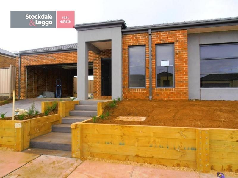 1/2 Hiraji Street, Kurunjang VIC 3337