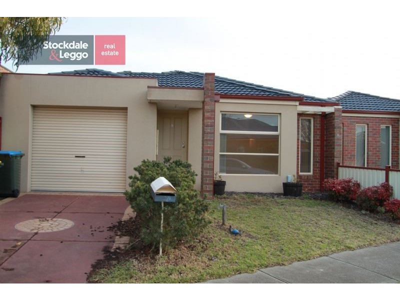 2/8 Macadamia Grove, Werribee VIC 3030