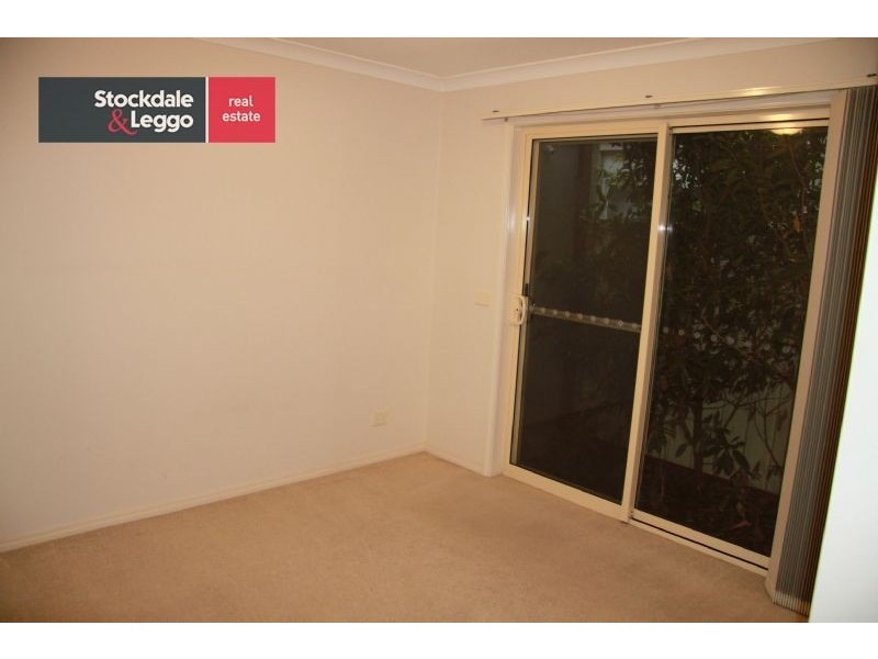2/8 Macadamia Grove, Werribee VIC 3030