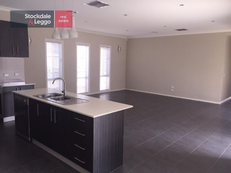 15 Kenton Avenue, Williams Landing VIC 3027