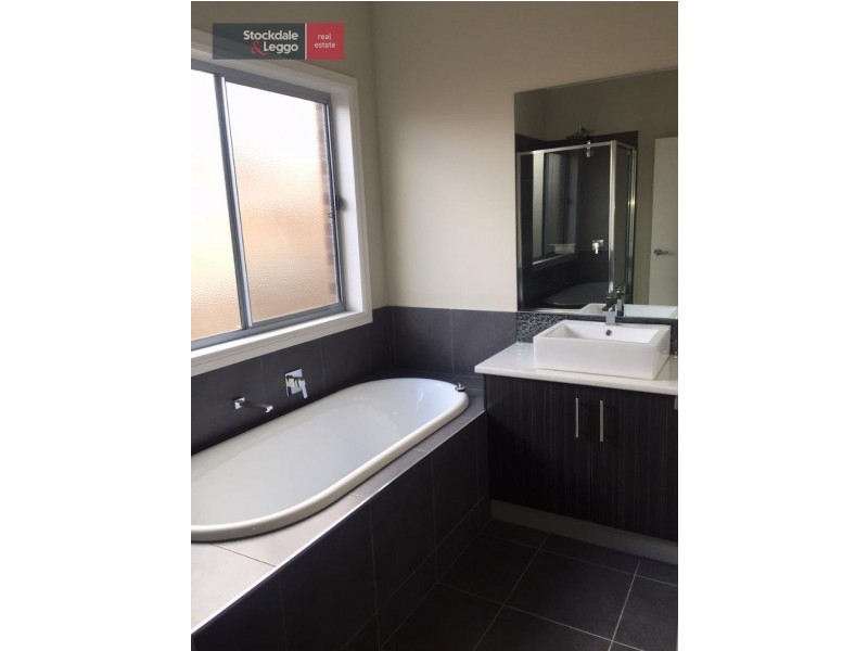 15 Kenton Avenue, Williams Landing VIC 3027
