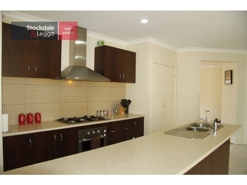 16 Dunlin Crescent, Williams Landing VIC 3027