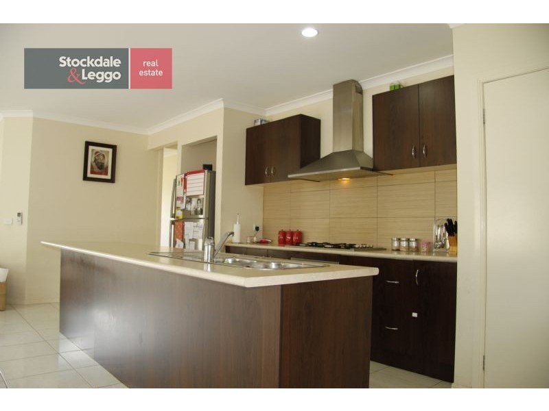 16 Dunlin Crescent, Williams Landing VIC 3027