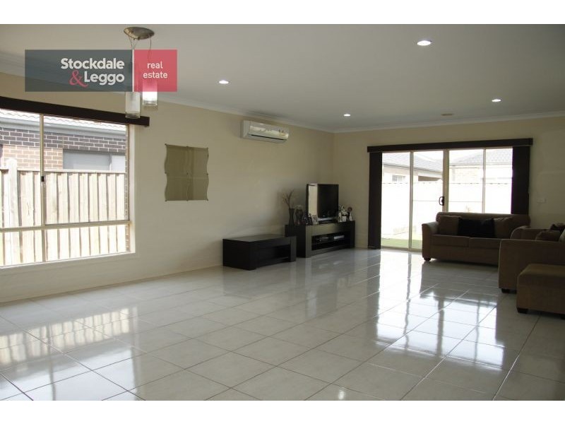 16 Dunlin Crescent, Williams Landing VIC 3027