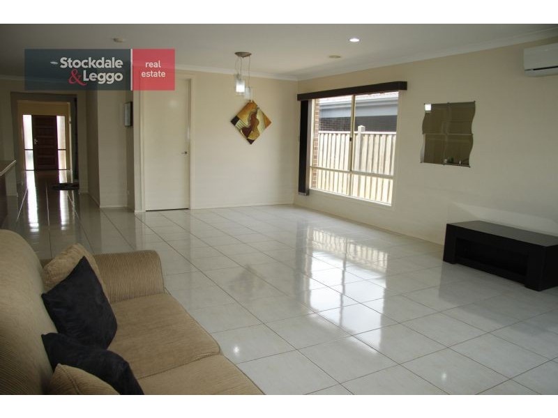 16 Dunlin Crescent, Williams Landing VIC 3027