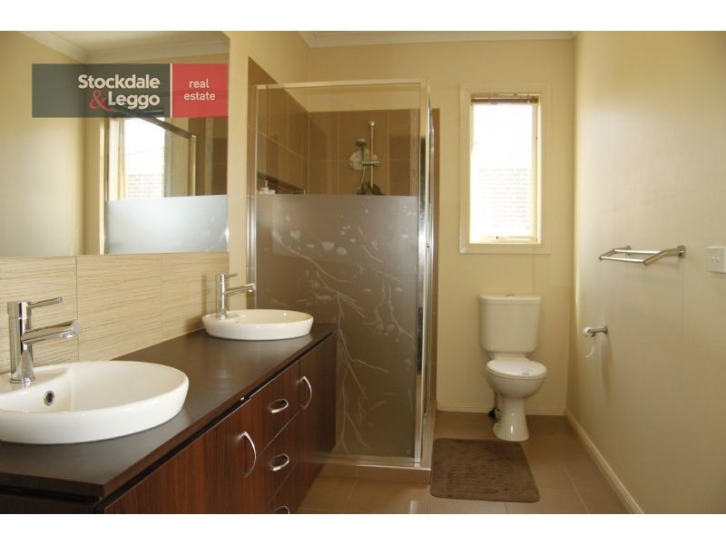 16 Dunlin Crescent, Williams Landing VIC 3027