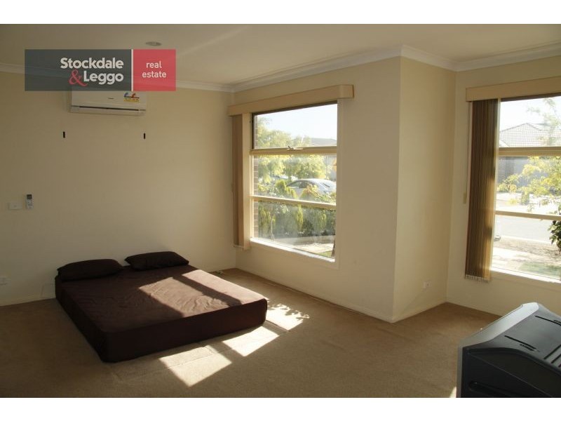 16 Dunlin Crescent, Williams Landing VIC 3027