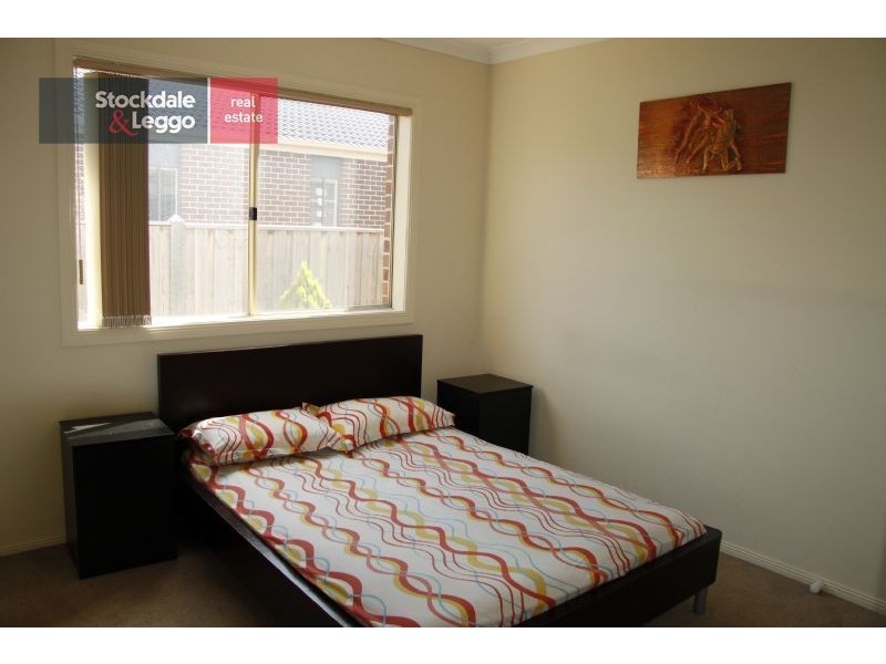 16 Dunlin Crescent, Williams Landing VIC 3027