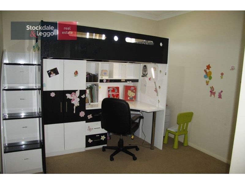 16 Dunlin Crescent, Williams Landing VIC 3027