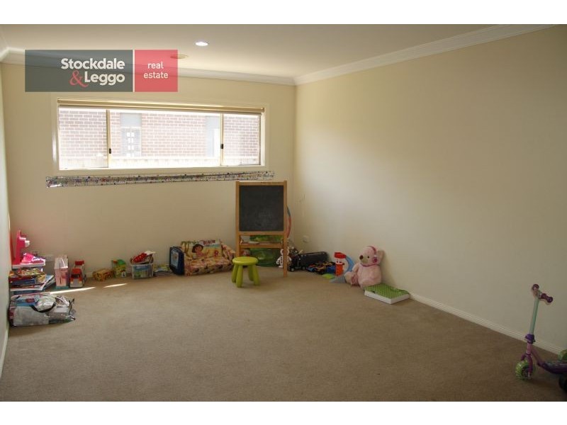 16 Dunlin Crescent, Williams Landing VIC 3027