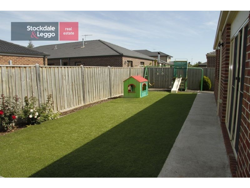 16 Dunlin Crescent, Williams Landing VIC 3027