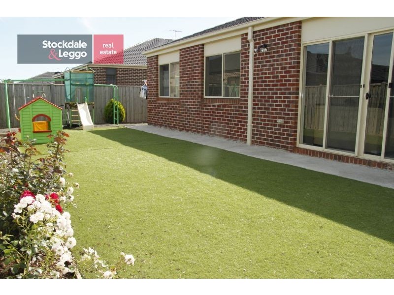 16 Dunlin Crescent, Williams Landing VIC 3027