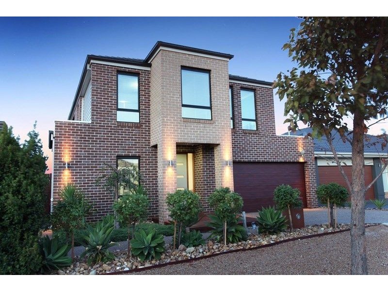 5 Caesia Way, Caroline Springs VIC 3023