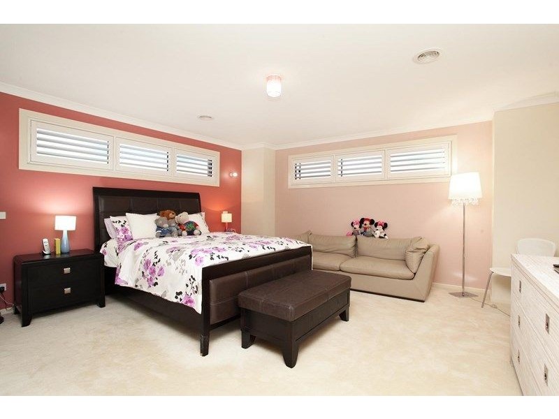 5 Caesia Way, Caroline Springs VIC 3023