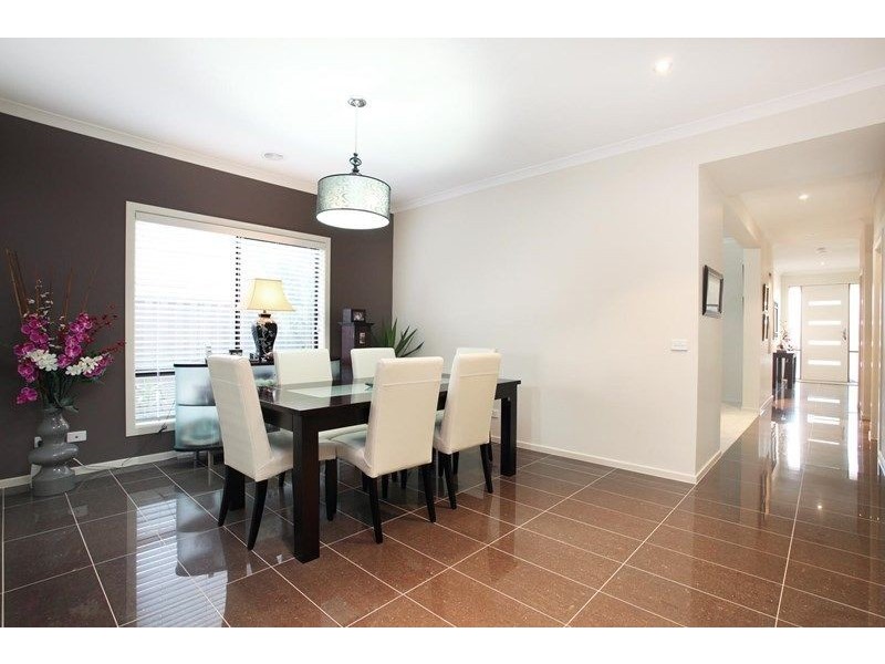 5 Caesia Way, Caroline Springs VIC 3023