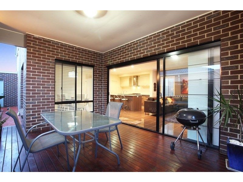 5 Caesia Way, Caroline Springs VIC 3023