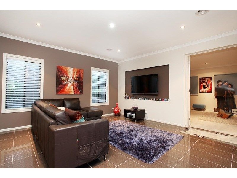 5 Caesia Way, Caroline Springs VIC 3023