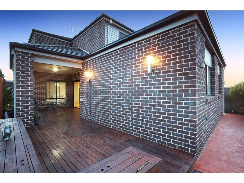 5 Caesia Way, Caroline Springs VIC 3023