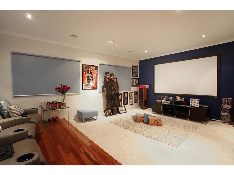 5 Caesia Way, Caroline Springs VIC 3023