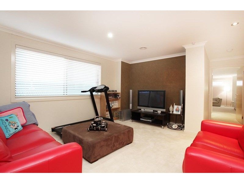 5 Caesia Way, Caroline Springs VIC 3023